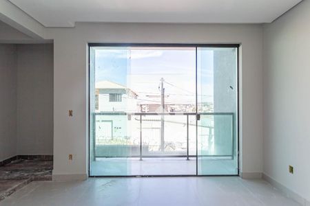 Varanda da sala  de casa à venda com 3 quartos, 145m² em Morro do Confisco, Contagem