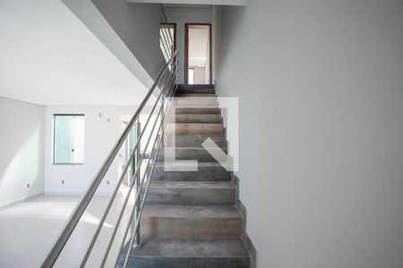 Escada de casa à venda com 3 quartos, 145m² em Morro do Confisco, Contagem