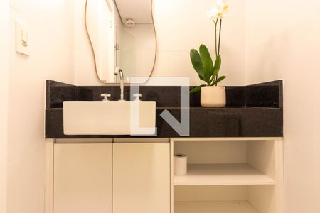 Banheiro de kitnet/studio para alugar com 1 quarto, 24m² em Indianópolis, São Paulo