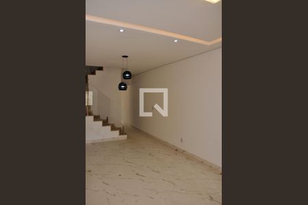Detalhe - Sala de casa à venda com 3 quartos, 150m² em Vila Guedes, São Paulo