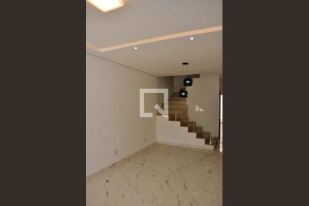 Detalhe - Sala de casa à venda com 3 quartos, 150m² em Vila Guedes, São Paulo