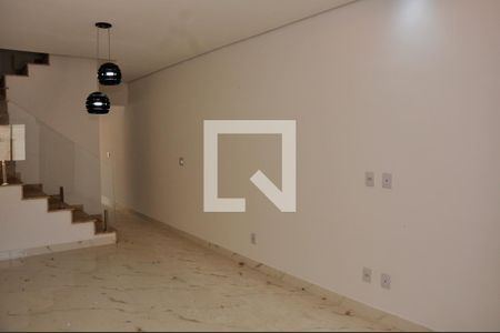 Detalhe - Sala de casa à venda com 3 quartos, 150m² em Vila Guedes, São Paulo