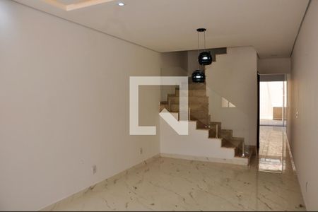 Detalhe - Sala de casa à venda com 3 quartos, 150m² em Vila Guedes, São Paulo