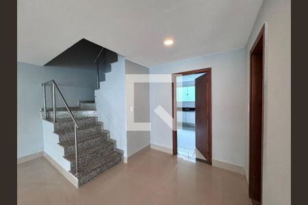 Sala de casa de condomínio para alugar com 4 quartos, 350m² em Recreio dos Bandeirantes, Rio de Janeiro