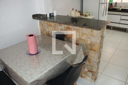 Casa de Condomínio para alugar com 2 quartos, 60m² em Jardim Sandra, Cotia