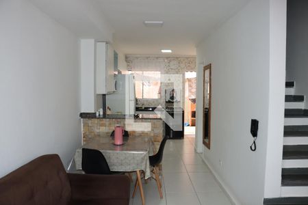 Casa de Condomínio para alugar com 2 quartos, 60m² em Jardim Sandra, Cotia