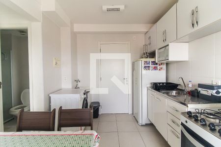 Sala/Cozinha de apartamento para alugar com 2 quartos, 36m² em Vila Carmosina, São Paulo