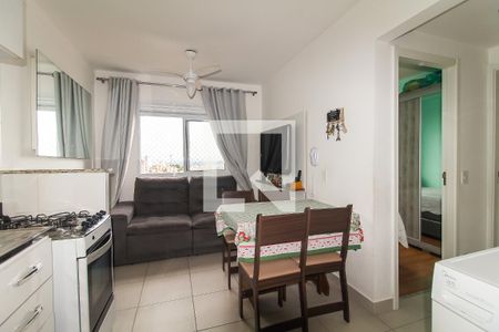 Sala/Cozinha de apartamento para alugar com 2 quartos, 36m² em Vila Carmosina, São Paulo