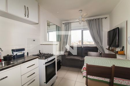Sala/Cozinha de apartamento para alugar com 2 quartos, 36m² em Vila Carmosina, São Paulo