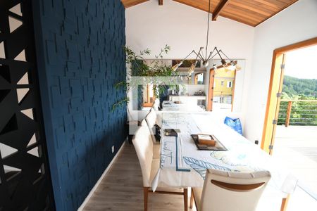 Sala de casa de condomínio para alugar com 3 quartos, 300m² em Colinas do Ermitage (sousas), Campinas