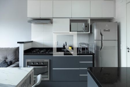 Sala/Cozinha de apartamento à venda com 2 quartos, 32m² em Vila Carmosina, São Paulo