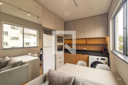 Sala/Cozinha de apartamento para alugar com 1 quarto, 21m² em Jardim Botânico, Curitiba