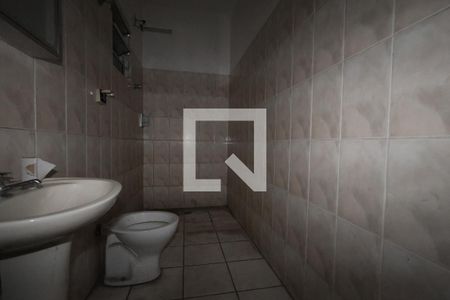 Banheiro de casa para alugar com 3 quartos, 100m² em Parque Bristol, São Paulo