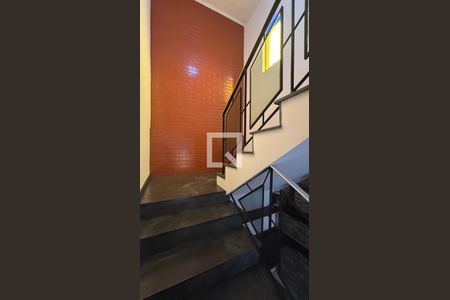 Escada de casa à venda com 3 quartos, 104m² em Vila Helena, Santo André