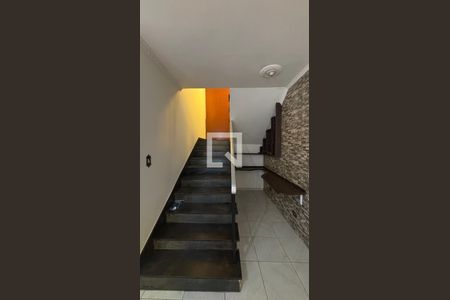Escada de casa à venda com 3 quartos, 104m² em Vila Helena, Santo André