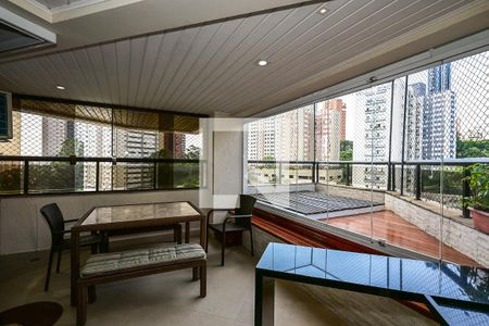 Varanda de apartamento à venda com 4 quartos, 213m² em Vila Andrade, São Paulo