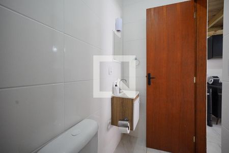 Banheiro de kitnet/studio para alugar com 1 quarto, 31m² em Potecas, São José