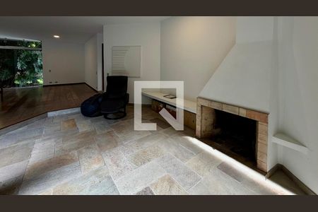 Casa à venda com 4 quartos, 290m² em Butantã, São Paulo