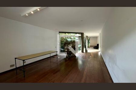 Casa à venda com 4 quartos, 290m² em Butantã, São Paulo