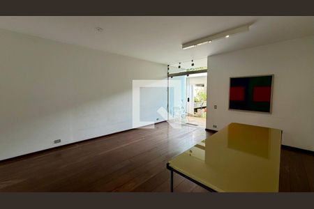 Casa à venda com 4 quartos, 290m² em Butantã, São Paulo