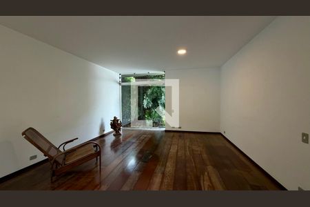 Casa à venda com 4 quartos, 290m² em Butantã, São Paulo