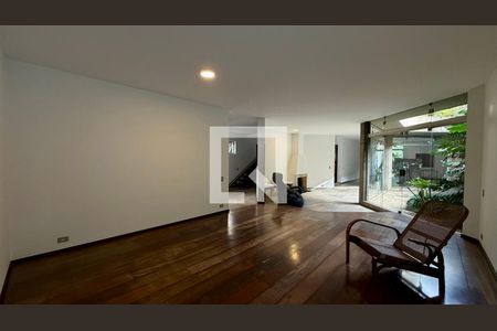 Casa à venda com 4 quartos, 290m² em Butantã, São Paulo