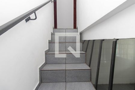 Escada de casa para alugar com 2 quartos, 52m² em Parada Inglesa, São Paulo