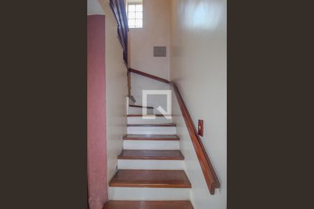 Escada de casa de condomínio para alugar com 2 quartos, 74m² em Aberta dos Morros, Porto Alegre