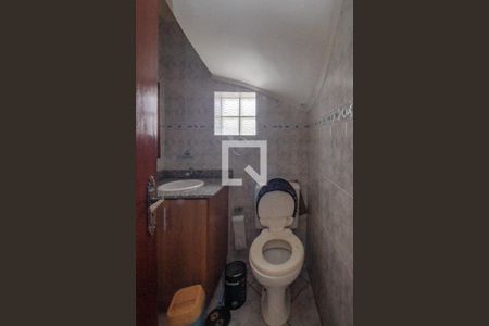 Banheiro de casa de condomínio para alugar com 2 quartos, 74m² em Aberta dos Morros, Porto Alegre