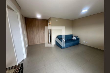 Sala/Quarto de apartamento para alugar com 1 quarto, 46m² em Empresarial 18 do Forte, Barueri