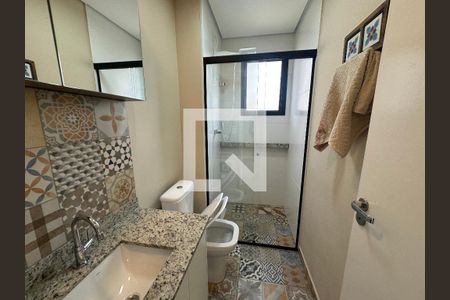 Banheiro de apartamento para alugar com 1 quarto, 46m² em Empresarial 18 do Forte, Barueri