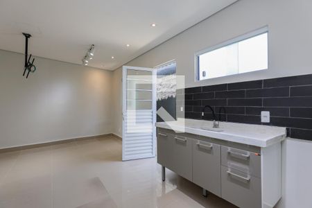 Cozinha de kitnet/studio para alugar com 1 quarto, 33m² em Parque Albina, Taboão da Serra