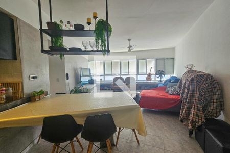 Sala de apartamento para alugar com 2 quartos, 74m² em Jardim Las Palmas, Guarujá