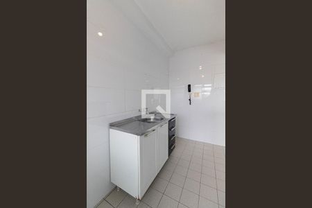 Sala/Cozinha/Área de Serviço  de apartamento para alugar com 1 quarto, 39m² em Vila Carmosina, São Paulo