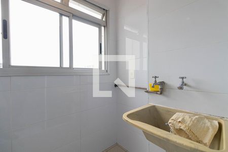Sala/Cozinha/Área de Serviço  de apartamento para alugar com 1 quarto, 39m² em Vila Carmosina, São Paulo