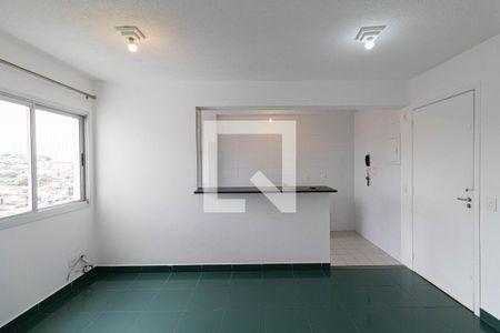 Sala/Cozinha/Área de Serviço  de apartamento para alugar com 1 quarto, 39m² em Vila Carmosina, São Paulo