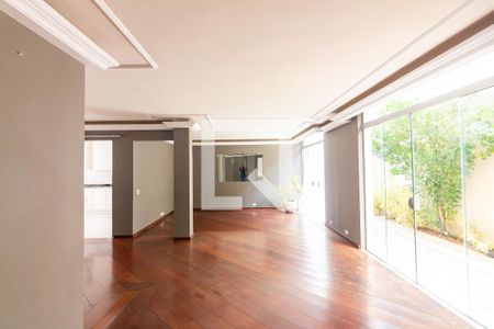 Sala  de casa de condomínio à venda com 4 quartos, 384m² em Continental, Osasco