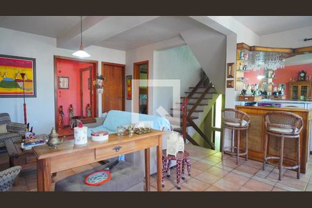 Sala  de casa de condomínio à venda com 5 quartos, 450m² em Nonoai, Porto Alegre