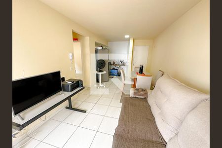 Sala de TV de apartamento para alugar com 2 quartos, 65m² em Serraria, São José