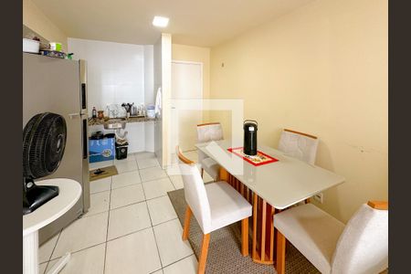 Sala de Jantar de apartamento para alugar com 2 quartos, 65m² em Serraria, São José