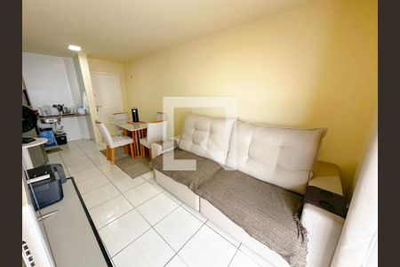 Sala de TV de apartamento para alugar com 2 quartos, 65m² em Serraria, São José