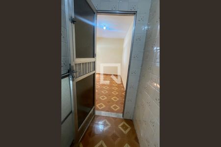 Corredor de casa para alugar com 2 quartos, 120m² em Jardim Tres Marias, Duque de Caxias