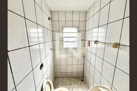 Banheiro de casa para alugar com 3 quartos, 100m² em Vila Romero, São Paulo