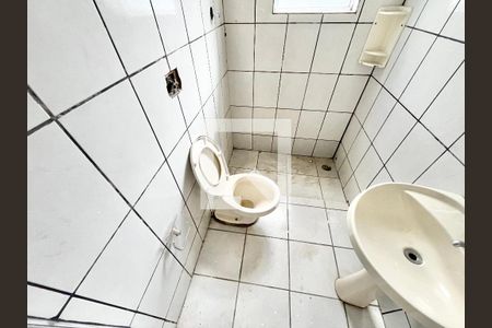 Banheiro de casa para alugar com 3 quartos, 100m² em Vila Romero, São Paulo