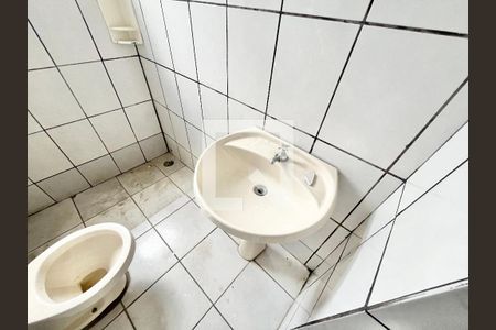 Banheiro de casa para alugar com 3 quartos, 100m² em Vila Romero, São Paulo