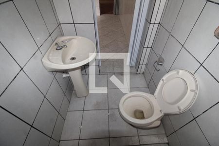 Banheiro de casa para alugar com 3 quartos, 50m² em Vila Romero, São Paulo