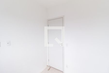 Quarto 2 de apartamento para alugar com 2 quartos, 39m² em Jardim Copiuva, Carapicuíba