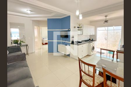 Sala de TV de apartamento para alugar com 2 quartos, 100m² em Ingleses do Rio Vermelho, Florianópolis