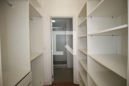 Closet de kitnet/studio para alugar com 1 quarto, 55m² em São João, Porto Alegre