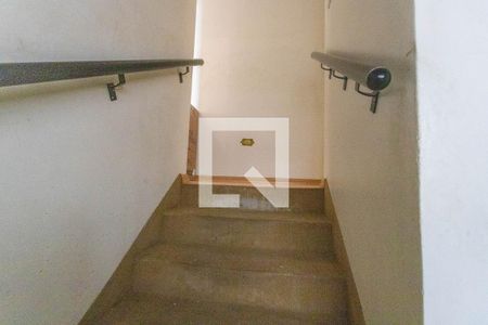 Escada  de casa à venda com 3 quartos, 182m² em Taboão, Diadema